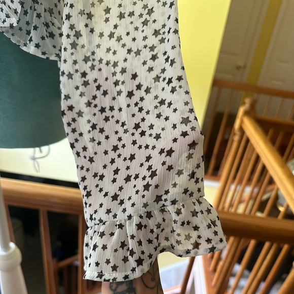 Sheer flowy star top NWT - Picture 2 of 7